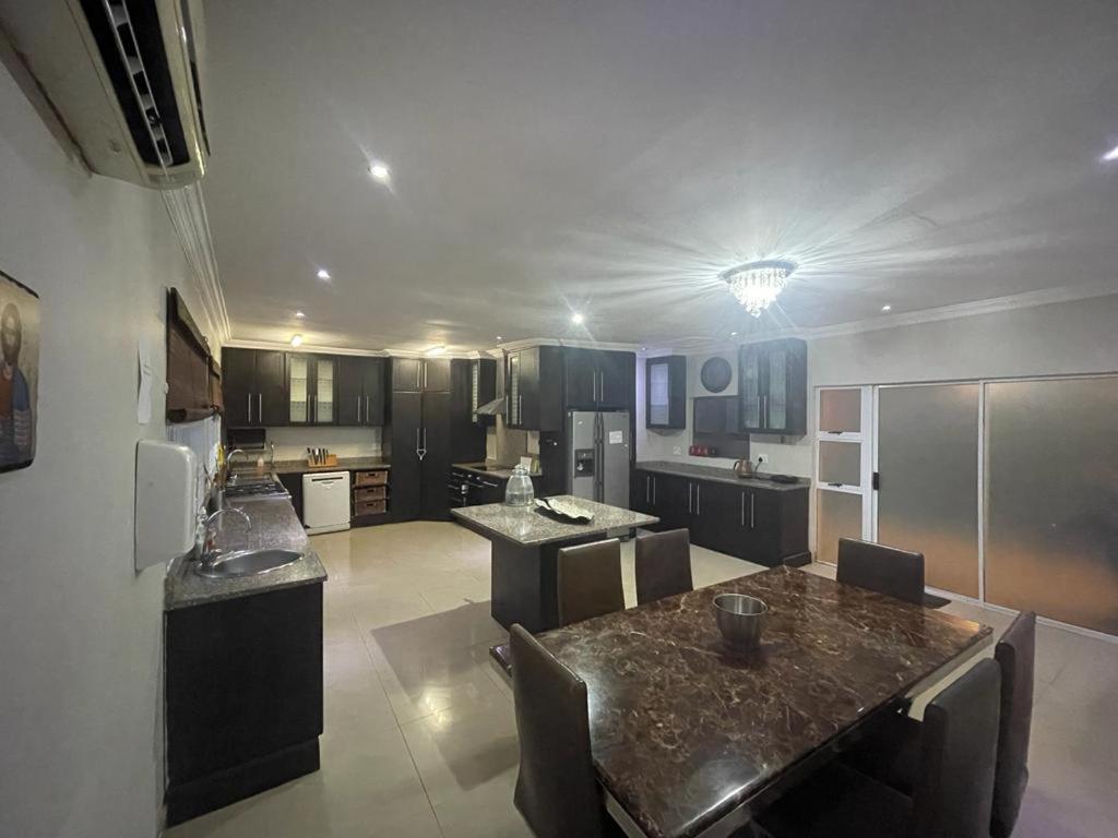 Illovo Beach House Amanzimtoti Buitenkant foto